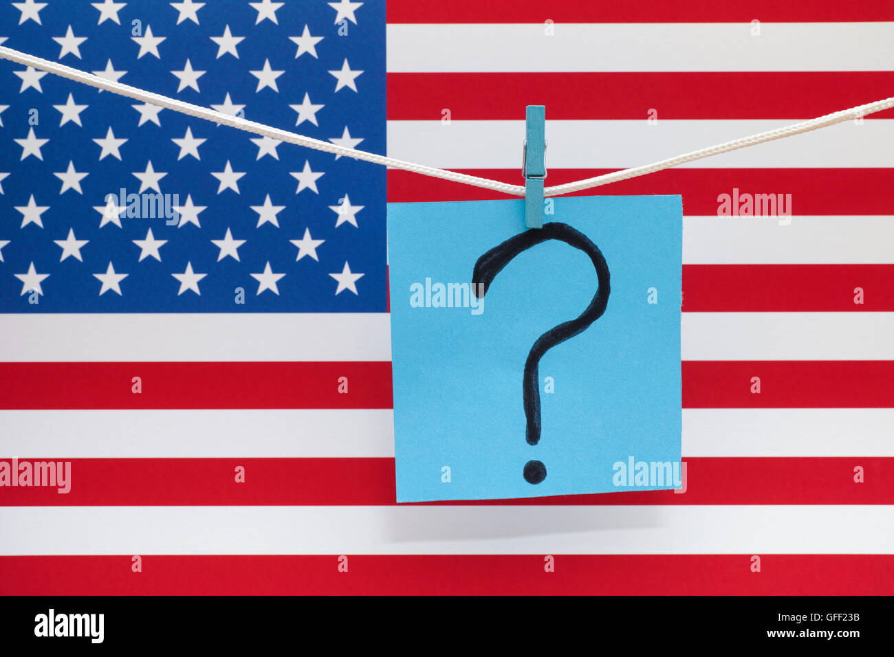 Fragezeichen und amerikanische Flagge. Hautnah. Stockfoto