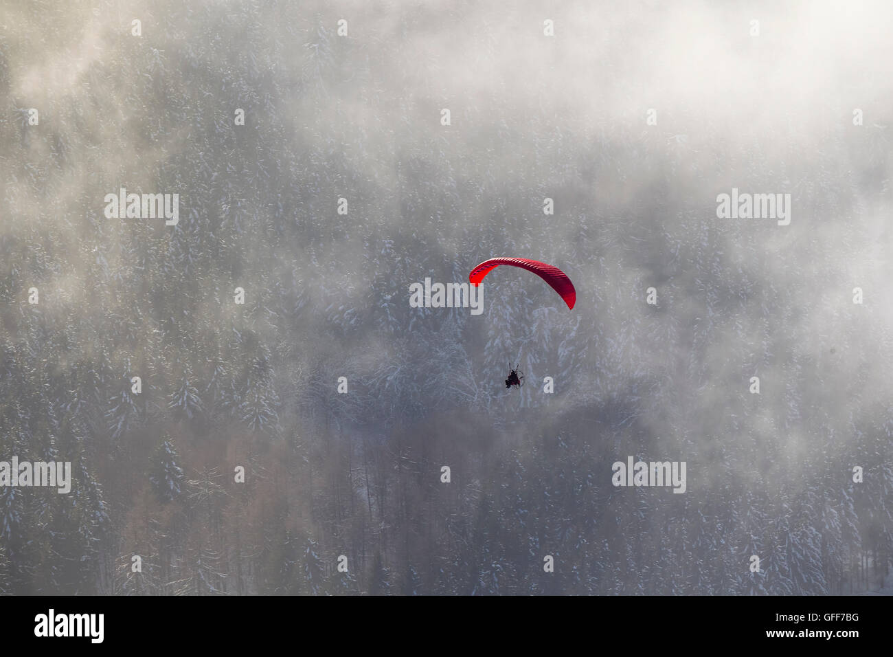 Luftaufnahme, motor Drachenflieger über die Hügel, Ski WM Willingen 2014 Mill Hill, Skispringen, Willingen (Upland), Stockfoto