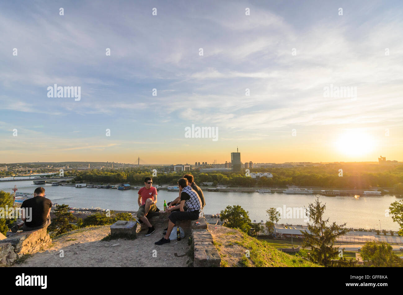 Beograd, Belgrad: Festung, Kalemegdan-Park, mit Blick auf die Sava und Novi Beograd mit dem Genex-Turm, Serbien, Stockfoto