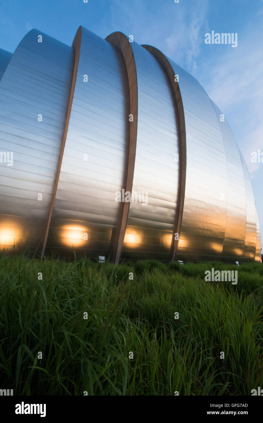 Kauffman Center for the Performing Arts bei Sonnenuntergang Stockfoto