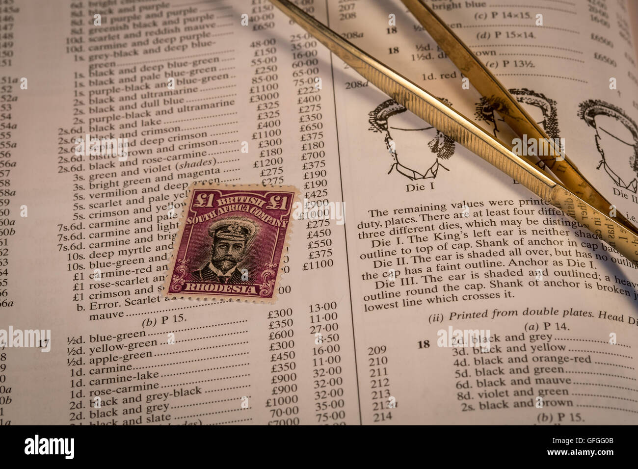 Briefmarken sammeln als Zeitvertreib mit seltenen und teuren Marken und hohe Katalogwerte. Stockfoto