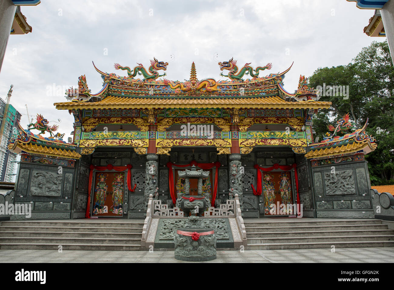 Traditionelle taoistische Tempel, die kurz vor der Fertigstellung in Georgetown Penang. Frisch gestrichen, den letzten Schliff zu warten. Stockfoto