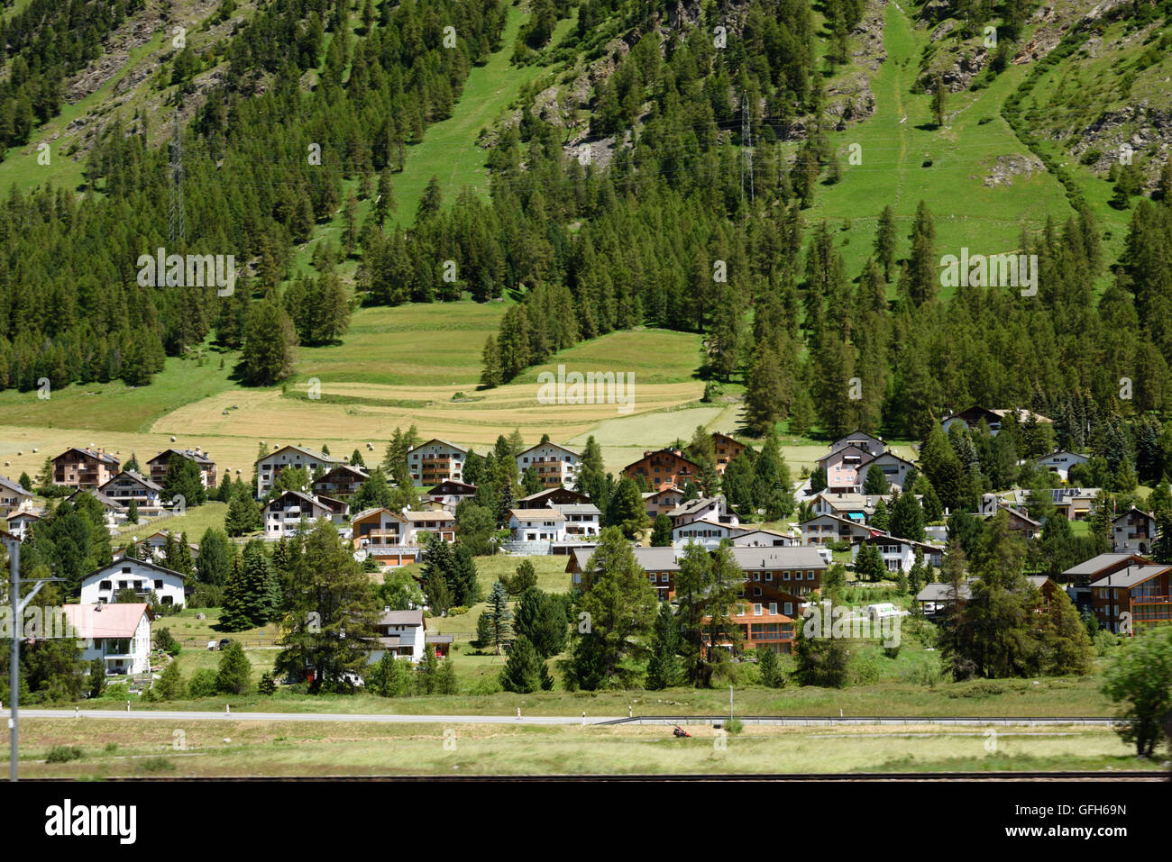 An Bord der Bernina-Bahn auf dem Weg nach St Moritz Schweizer Alpen Stockfoto