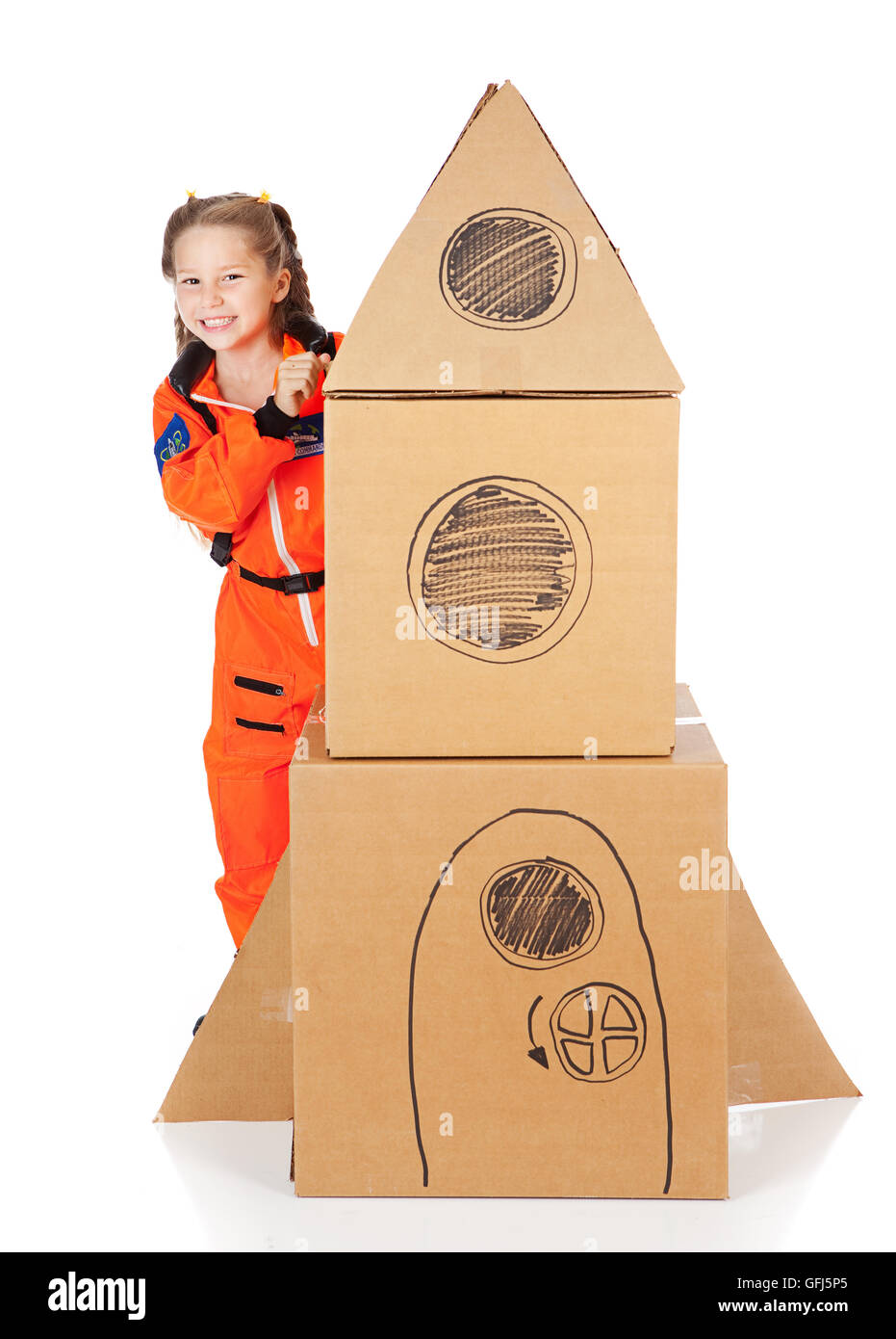 Kleines Mädchen kostümiert als Astronaut.  Isoliert auf weißem Hintergrund. Stockfoto