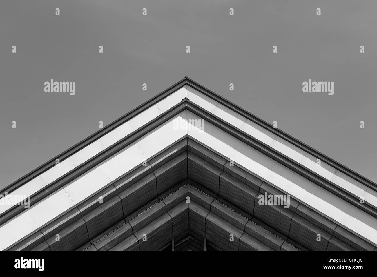 Urbane Geometrie. Abstrakt Architektur. Ein Teil des Daches. Schwarz und weiß. Stockfoto