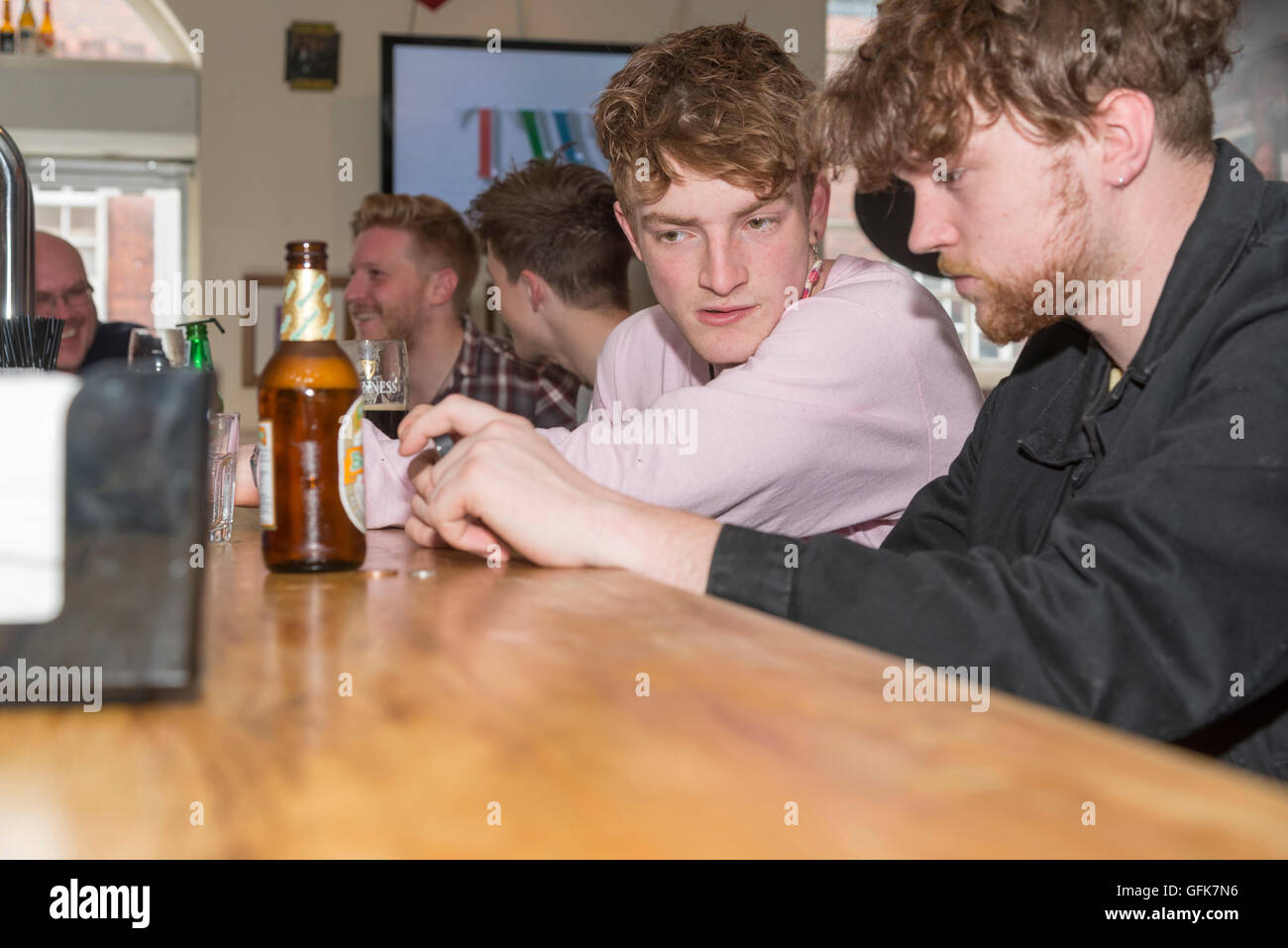 Warrington. England. Datei-Bilder vom 19. Mai 2015. Bisher unveröffentlichte bis heute 29. Juli 2016 Bilder der Band Viola B Stockfoto