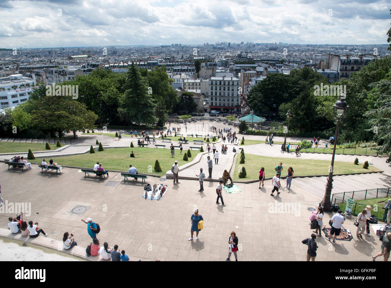 Quadratische Louise Michel Gärten vor Sacre Coeur Stockfoto