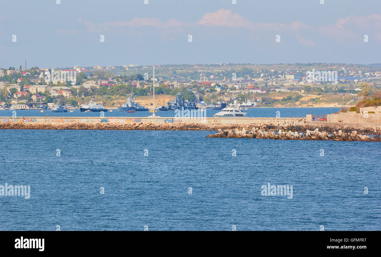 Russische Marine Kriegsschiffe in der Bucht von Sewastopol-Krim-Halbinsel Stockfoto