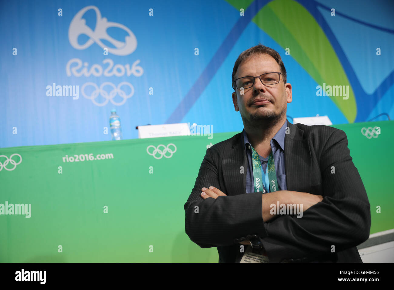 Hajo Seppelt, Journalist des deutschen Fernsehsenders ARD, posiert für ein Foto vor einer Pressekonferenz von IOC-Präsident Thomas Bach am Main Press Centre (MPC) am Olympic Parc Barra vor den Rio Olympischen Spielen 2016 in Rio De Janeiro, Brasilien, 31. Juli 2016. Die Olympischen Spiele 2016 in Rio statt von 05 bis 21 August. Foto: Michael Kappeler/dpa Stockfoto