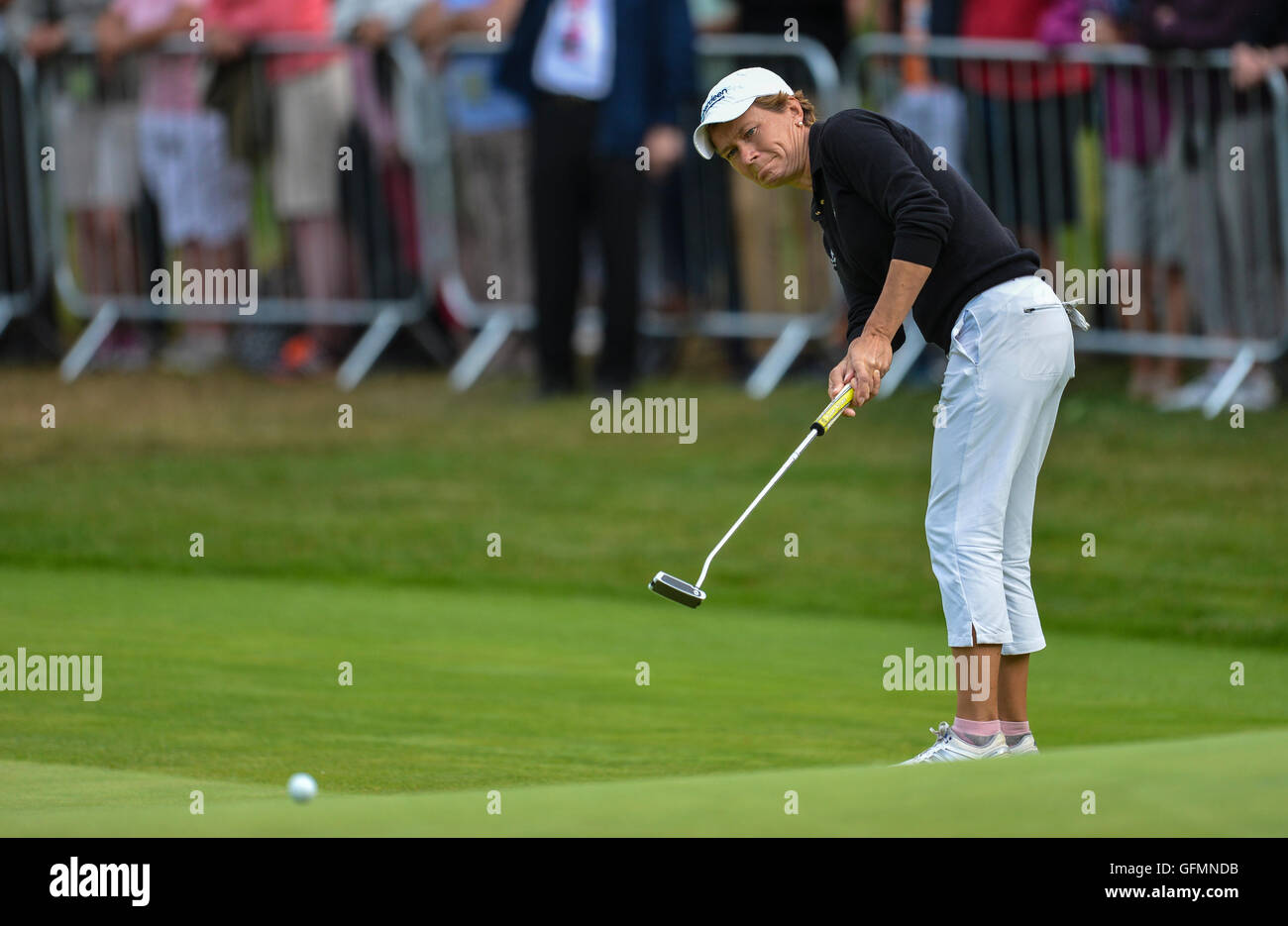 Woburn Golf Course, Milton Keynes, UK. 31. Juli 2016. Ricoh Womens Open Golf, letzte Runde. Catriona Matthew (Schottland) putts am 18. Bildnachweis: Aktion Plus Sport/Alamy Live-Nachrichten Stockfoto