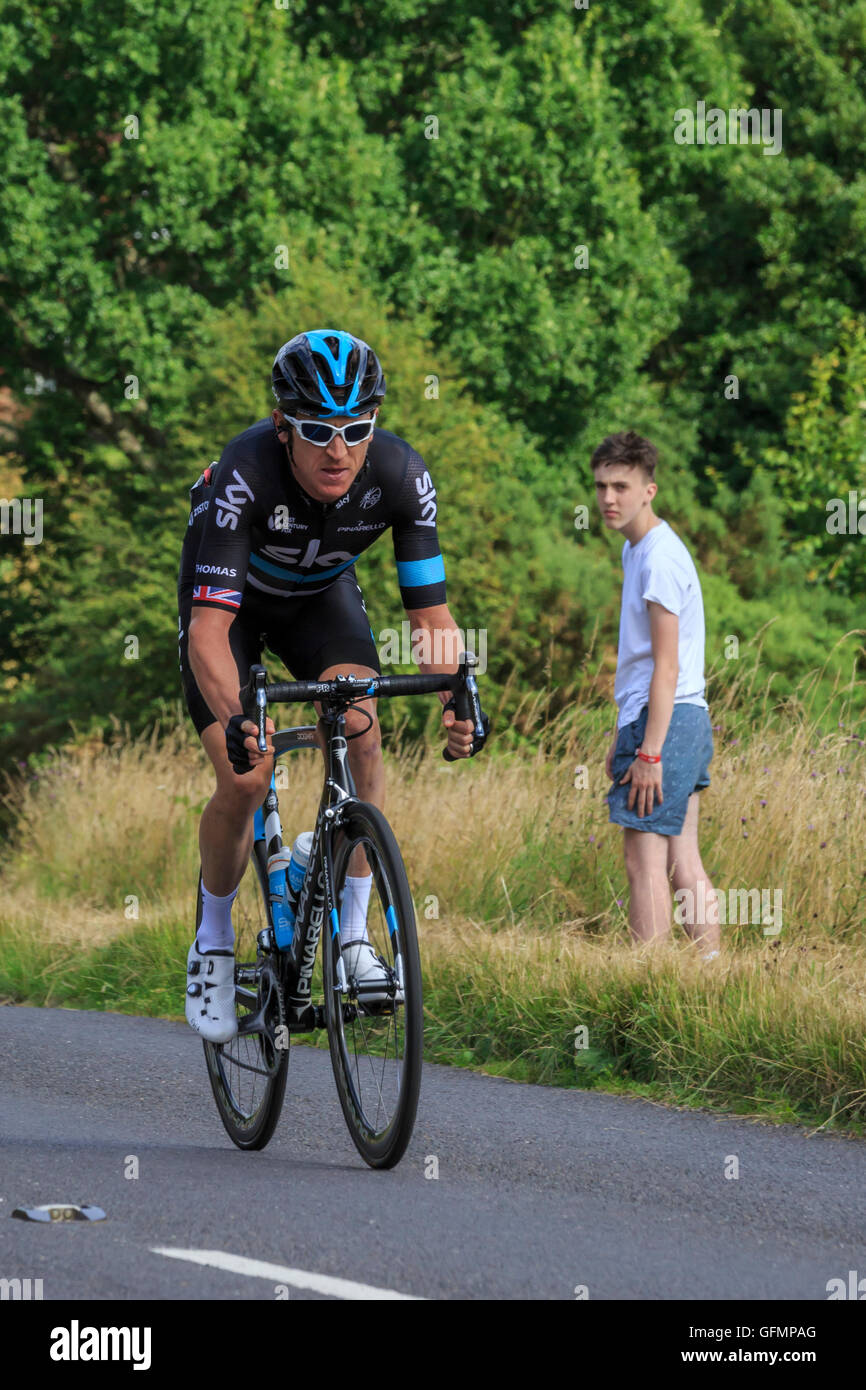 Ranmore Common, Surrey, UK, 31. Juli 2016. Aufsichtsrechtlichen RideLondon-Surrey Classic 2016. Geraint Thomas (Team Sky) führte einen langen Solo Angriff nur auf den letzten 5 Kilometern des Rennens gefangen. Hier wird er gesehen, jagen die Reste einer frühen Ausreißergruppe auf der zweiten von drei Runden in den Surrey Hügeln oberhalb von Dorking. Die 202km Classic RideLondon-Surrey ist Großbritanniens führende Eintagesrennen und legacy-Event von den Olympischen Spielen 2012. Bildnachweis: Clive Jones/Alamy Live-Nachrichten Stockfoto