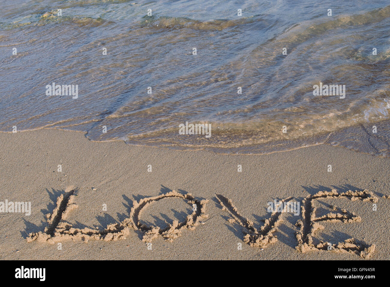 Liebe - am Meer Strandsand gezeichnet Stockfoto