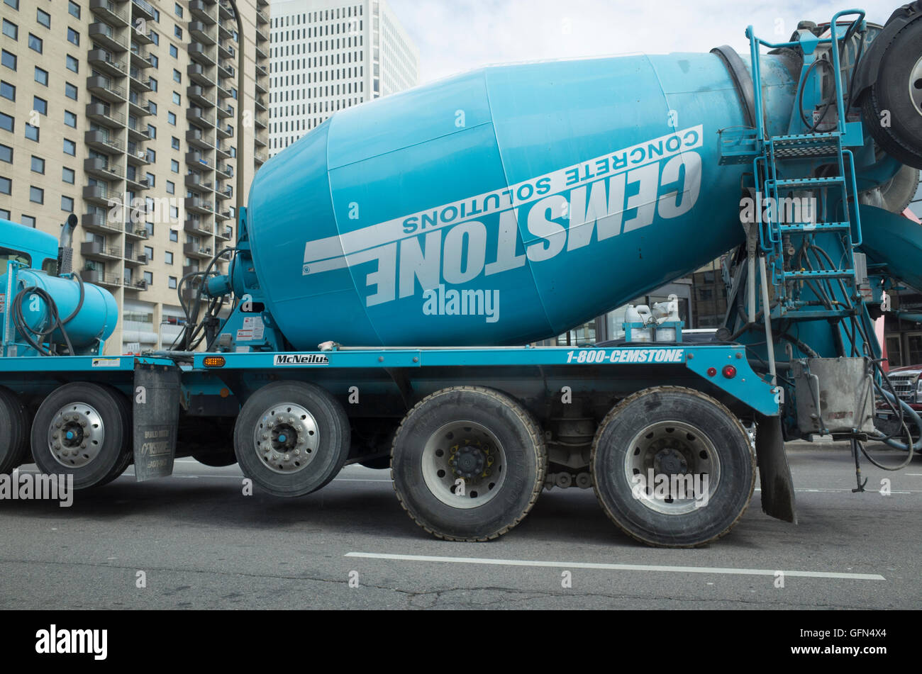 Chemstone konkrete Lösungen LKW mit einem rotierenden Mixer Wartung der Innenstadt. Minneapolis Minnesota MN USA Stockfoto