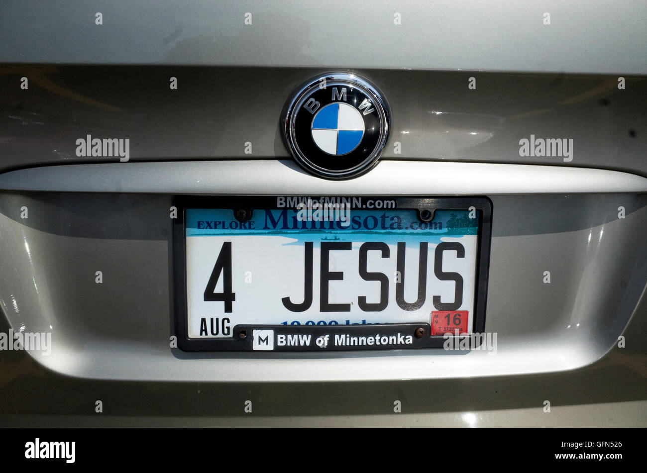 4 Jesus Designer persönlichen Kfz-Kennzeichen auf einem BMW. St Paul Minnesota MN USA Stockfoto