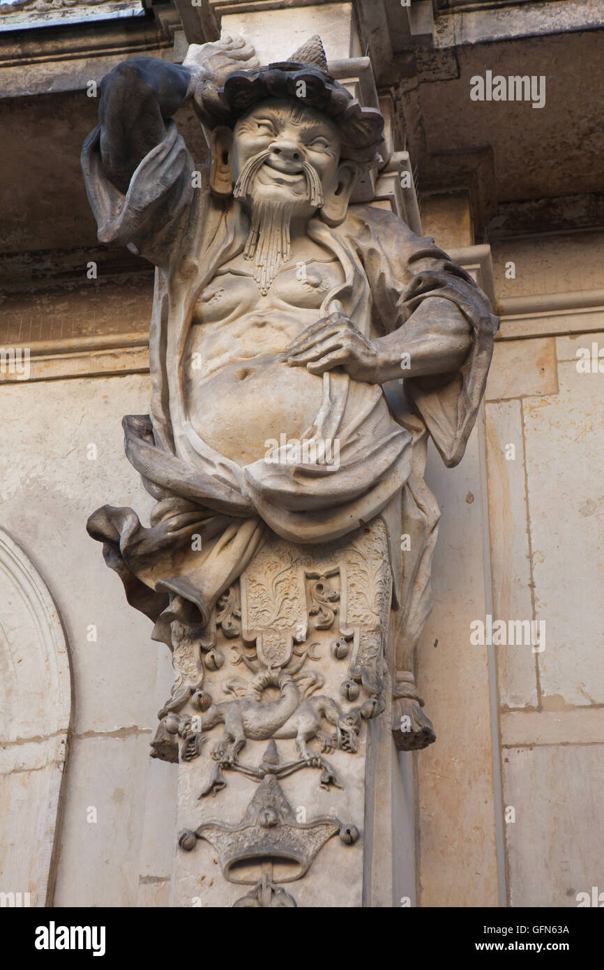Barocke Atlas im chinesisch-japanischen Stil auf japanisches Palais (Japanisches Palais) in Dresden, Sachsen, Deutschland. Stockfoto