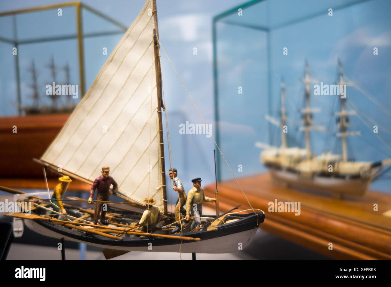 Miniatur-Walfang-Schiffe auf dem Display an der "Voyaging im Anschluss an die Walfänger" Ausstellung im Mystic Seaport, Mystic, Connecticut, USA Stockfoto