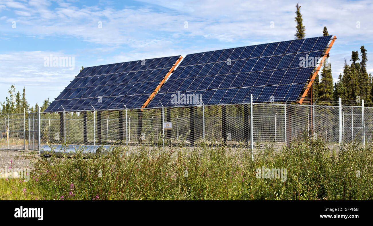 Neu installierte elektrische Sonnenkollektoren. Stockfoto
