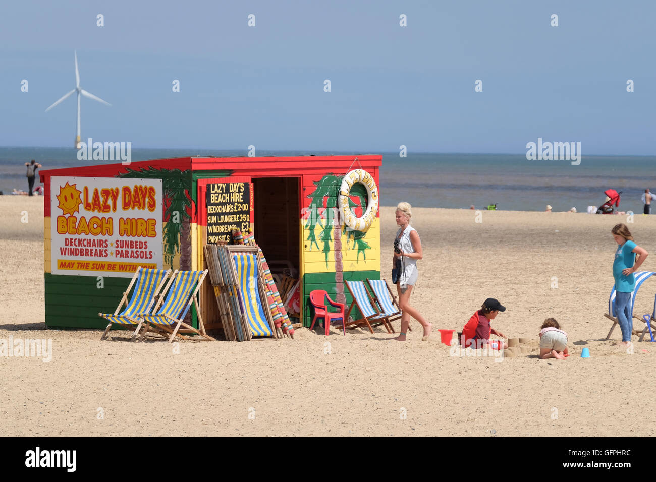 Liegestühle zu mieten am Strand von Great Yarmouth Stockfoto