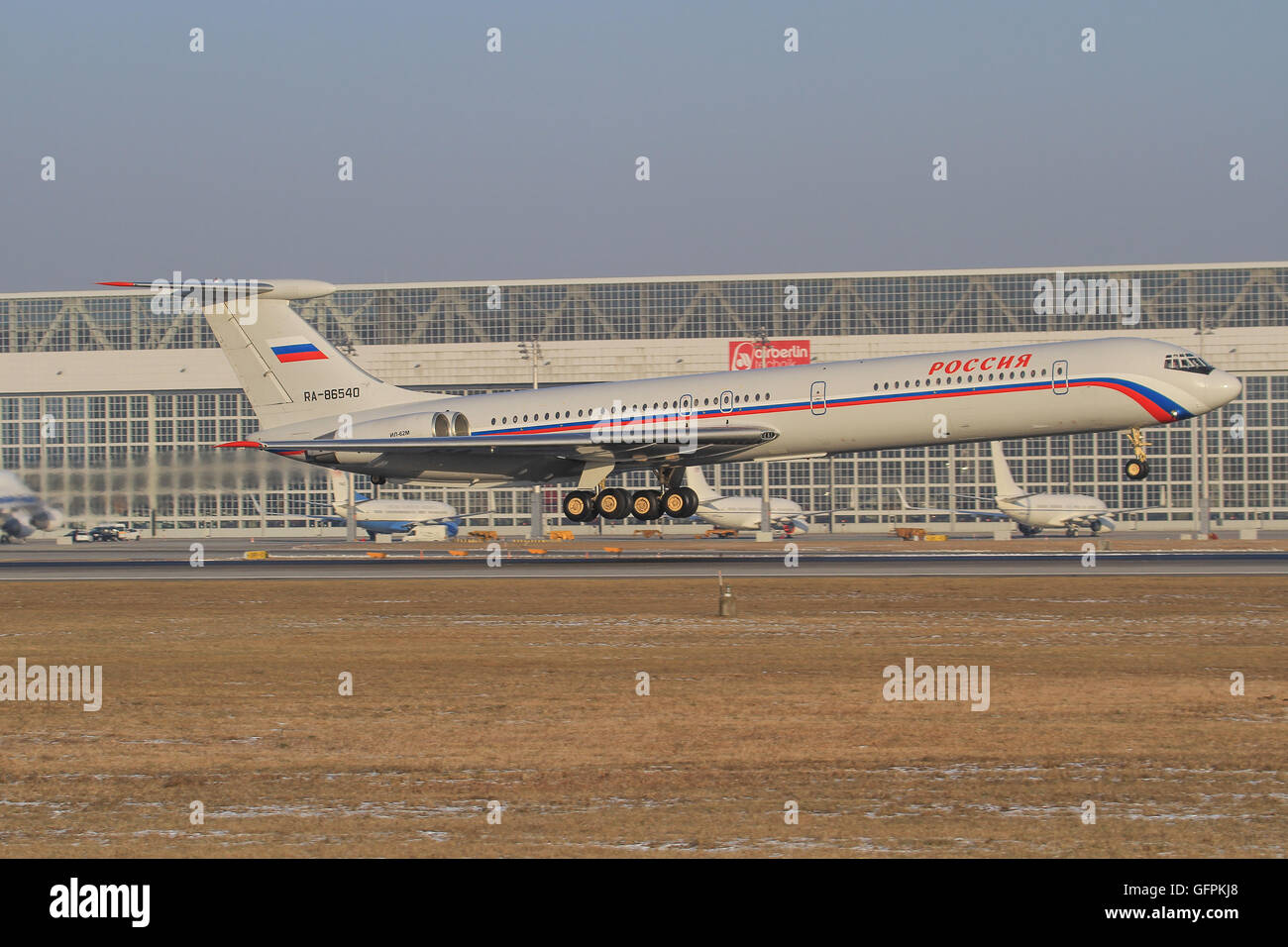 München/Deutschland 23. Februar 2012: Russian Air Force Il-62 am Flughafen München. Stockfoto