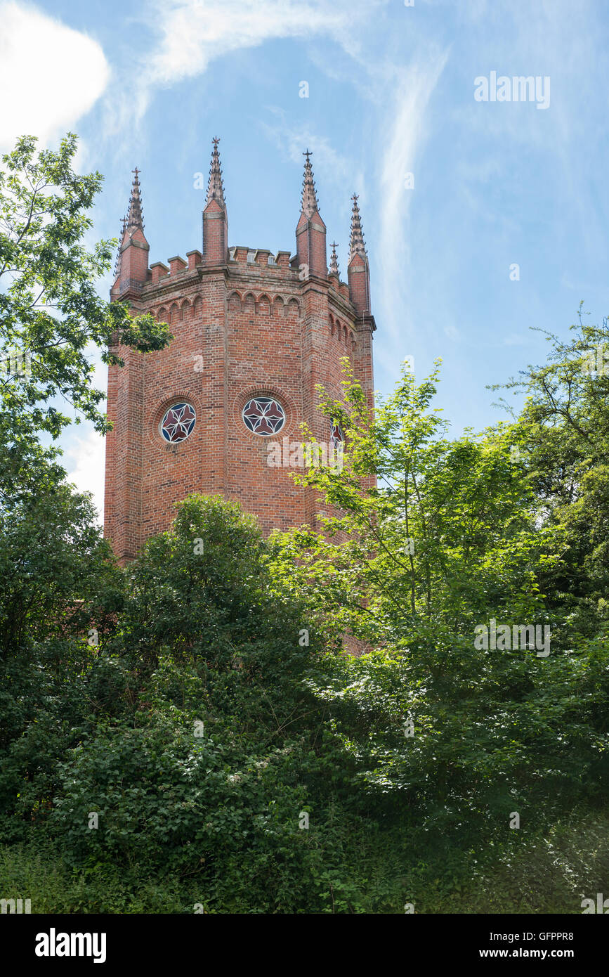 historischen Turm, mit Stöcken und farbigen Glasfenster Stockfoto