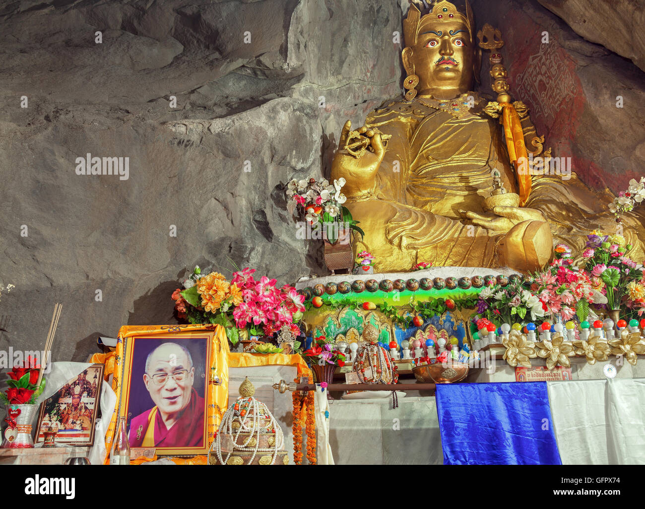 PADMASAMBHAVA Höhle, REWALSAR, Indien - 28. April 2016: die сave der großen Padmasambhava (Guru Rinpoche), Meister des tibetischen Buddhis Stockfoto