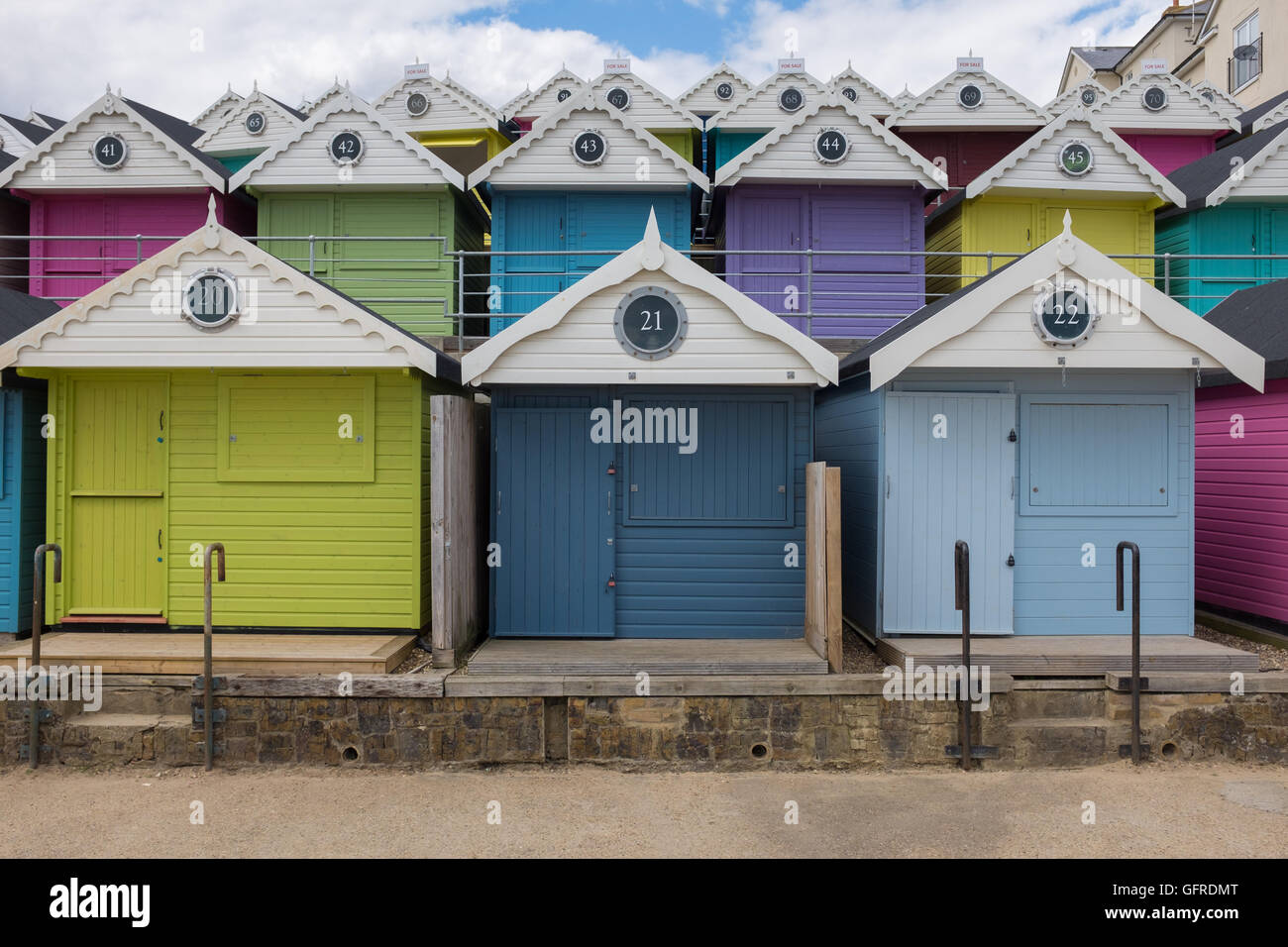 Strandhütten an Walton auf dem englischen Seebad Naze Stockfoto