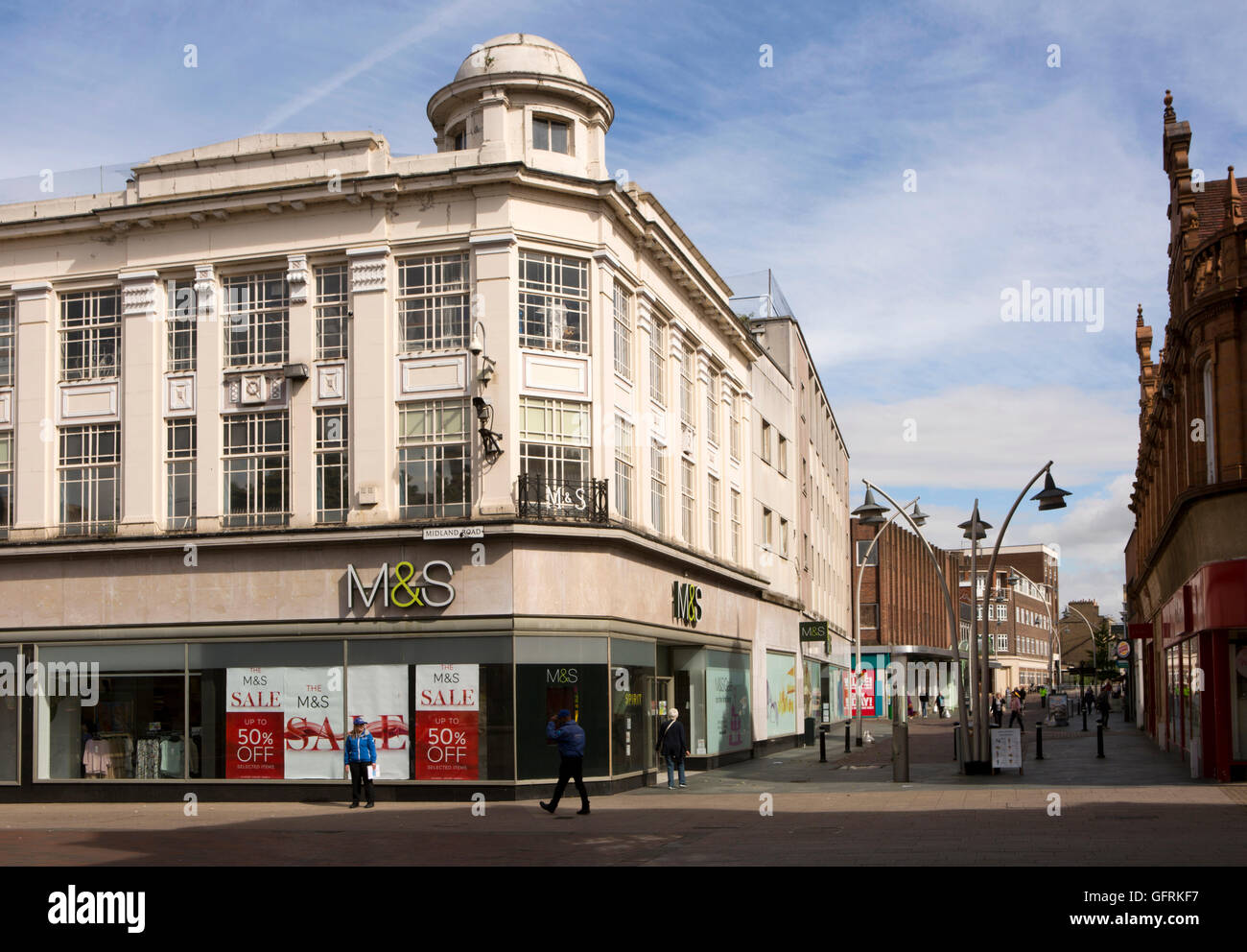 UK, England, Bedfordshire, Bedford, Harpur Street, Marks and Spencer speichern Stockfoto