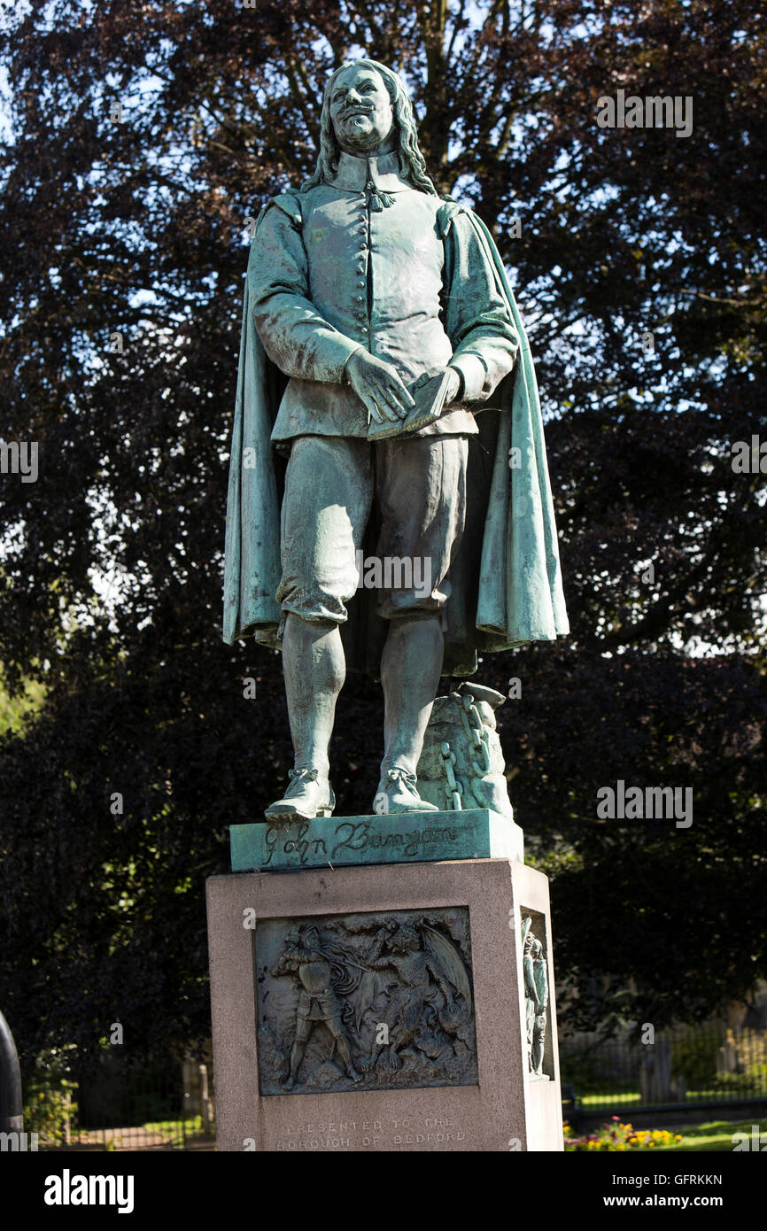 Großbritannien, England, Bedfordshire, Bedford, 1874 John Bunyan-Statue, präsentiert von Herzog von Bedford Stockfoto