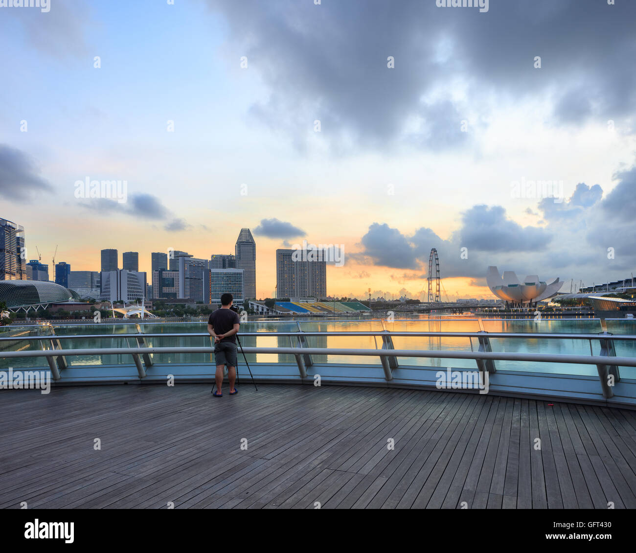 Singapore Marina Bay Sonnenaufgang mit dem Fotografen Stockfoto