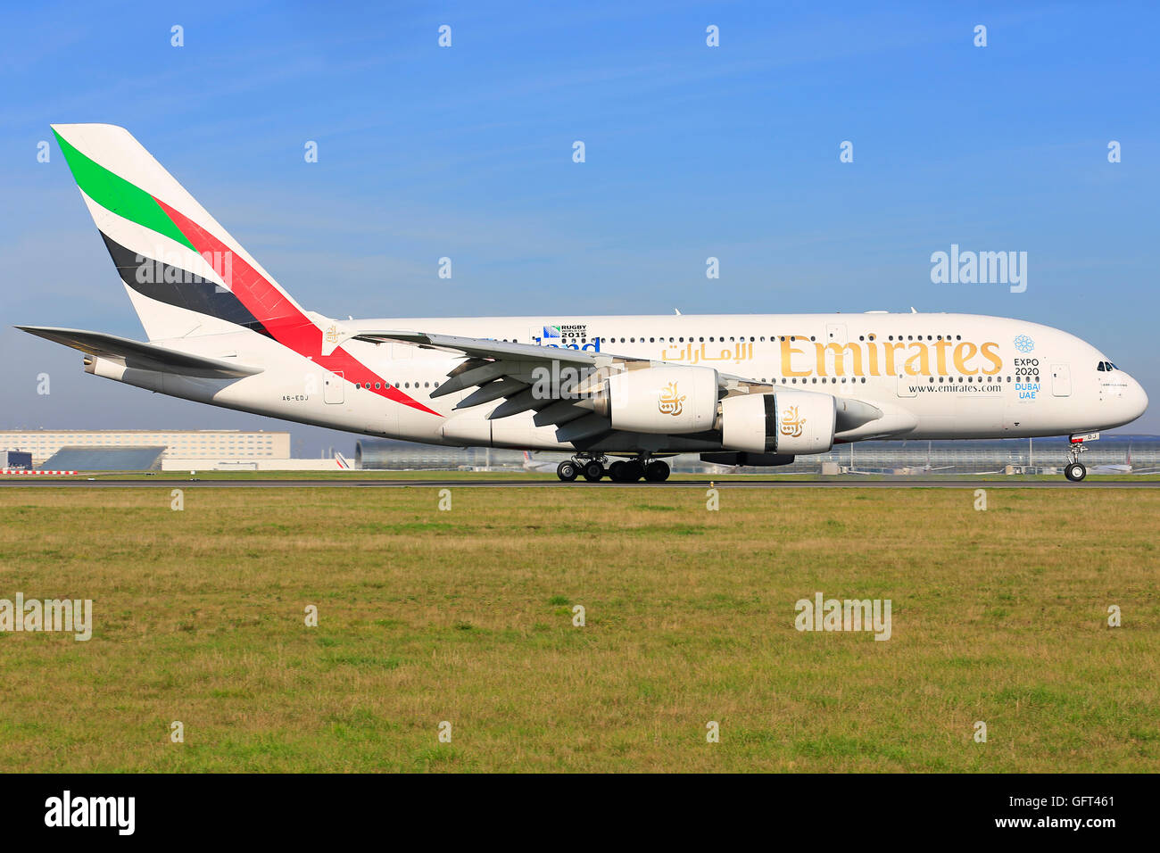 Paris/Frankreich Oktober 9, 2015: Airbus A380 von Emirates Airways landet auf dem Flughafen in Paris. Stockfoto
