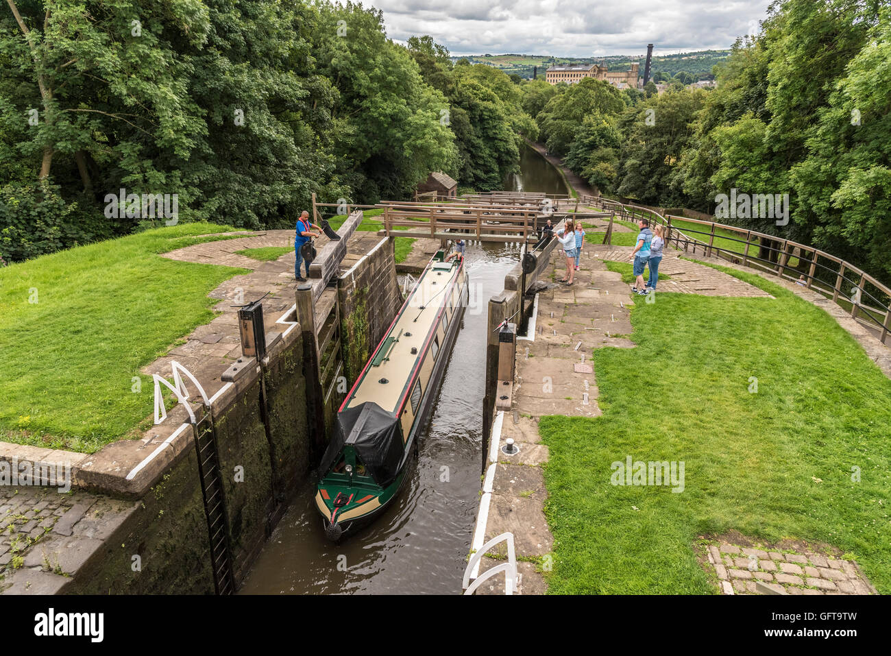 Die Bingley fünf Schleusen in West Yorkhire am Leeds-Liverpool-Kanal. Auch bekannt als Bingley Treppe. Stockfoto