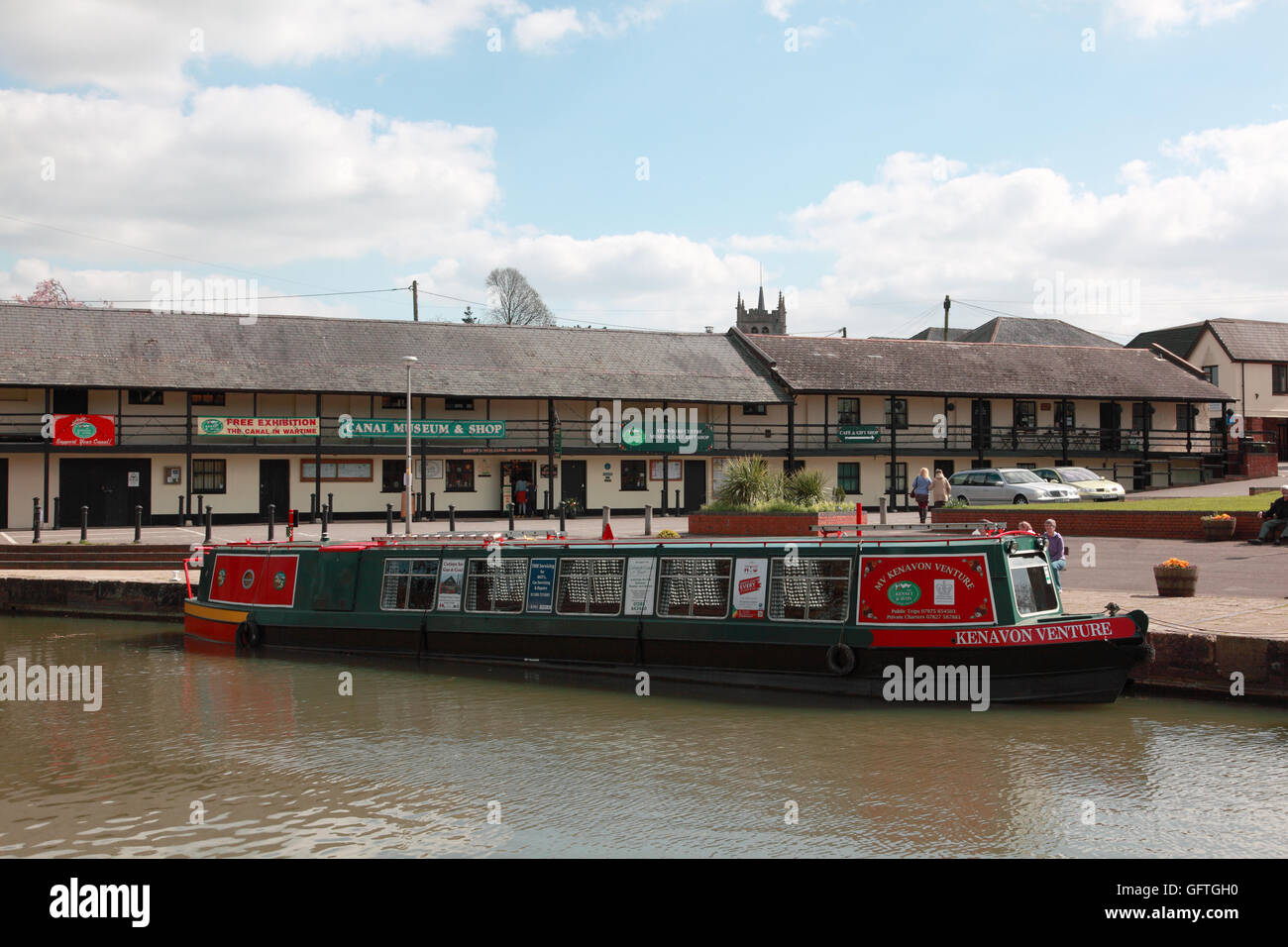 Die "Kenavon Venture" Narrowboat vertäut am Kai in Devizes neben dem Kennet und Avon Kanal Vertrauen museum Stockfoto