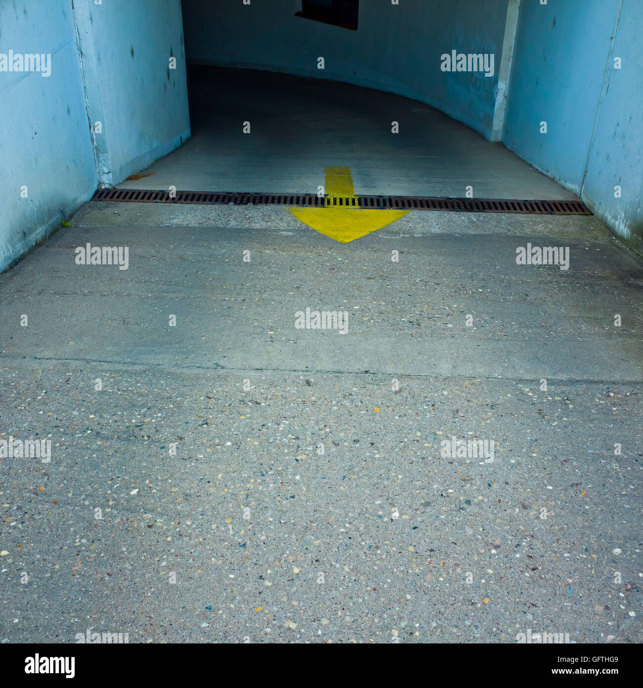 Eingang der Tiefgarage Stockfoto