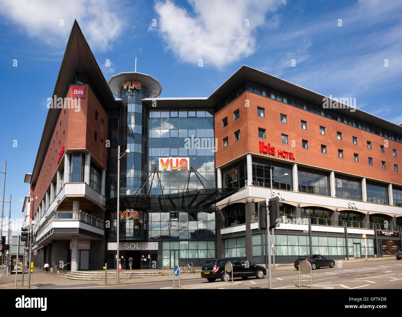 Großbritannien, England, Northamptonshire, Northampton, Horsemarket, Vue Kino und Ibis Hotel Stockfoto