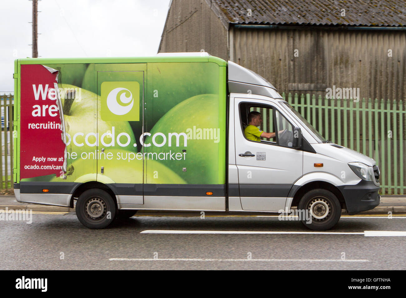 Ocado Supermarkt Shop Lieferfahrzeuge, Liverpool, Merseyside, Großbritannien Stockfoto