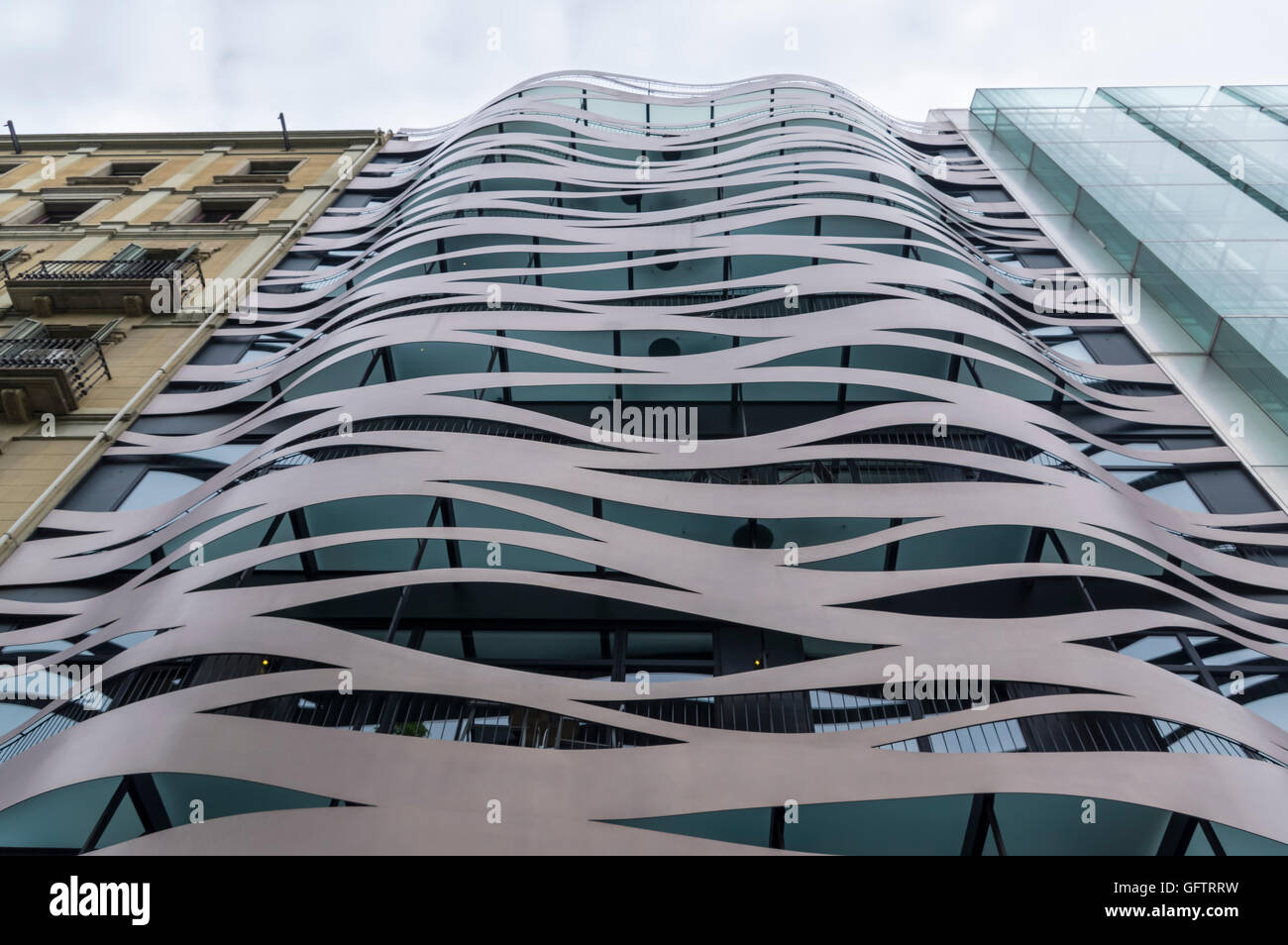 Fassade des Suites Avenue vom Architekten Toyo Ito am Passeig de Gràcia, Barcelona, Spanien. Stockfoto