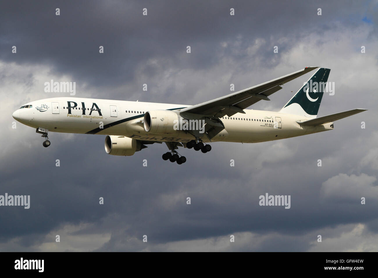 Heathrow/England 10. August 2012: Boeing 777 von Air New Zealand, die Landung am Flughafen Heathrow /. Stockfoto