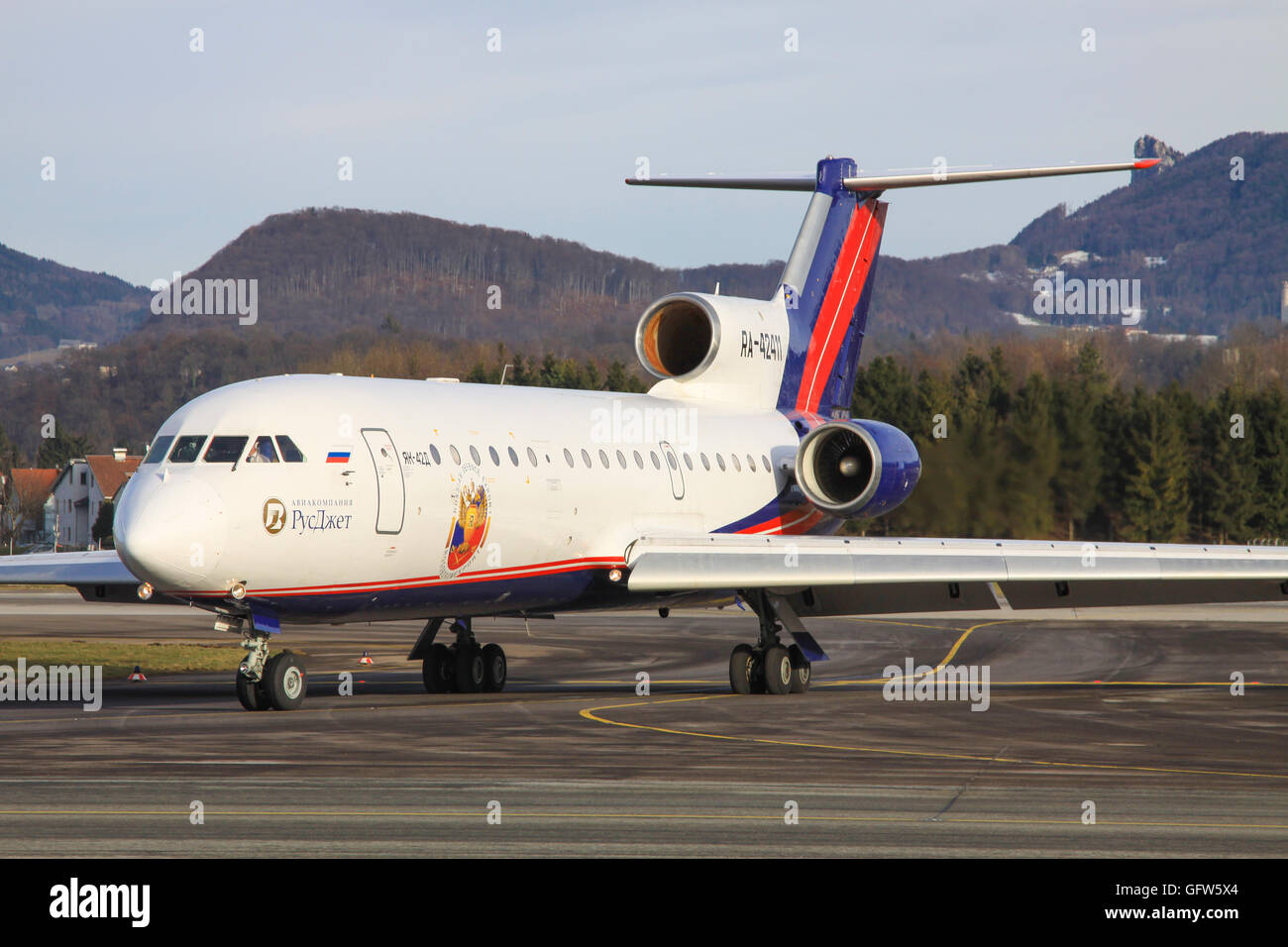 Salzburg/Österreich 2. Januar 2012: Yak42 vom Betreiber am Flughafen. Stockfoto
