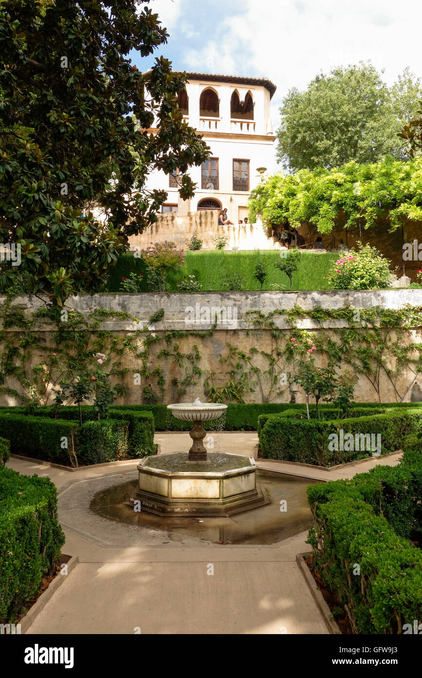 Romantische Aussichtspunkt im Neo-gotischen Stil, Generalife. Komplex der Alhambra, Granada, Andalusien, Spanien. Stockfoto