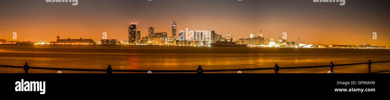 Liverpool Skyline, Seacombe entnommen Stockfoto