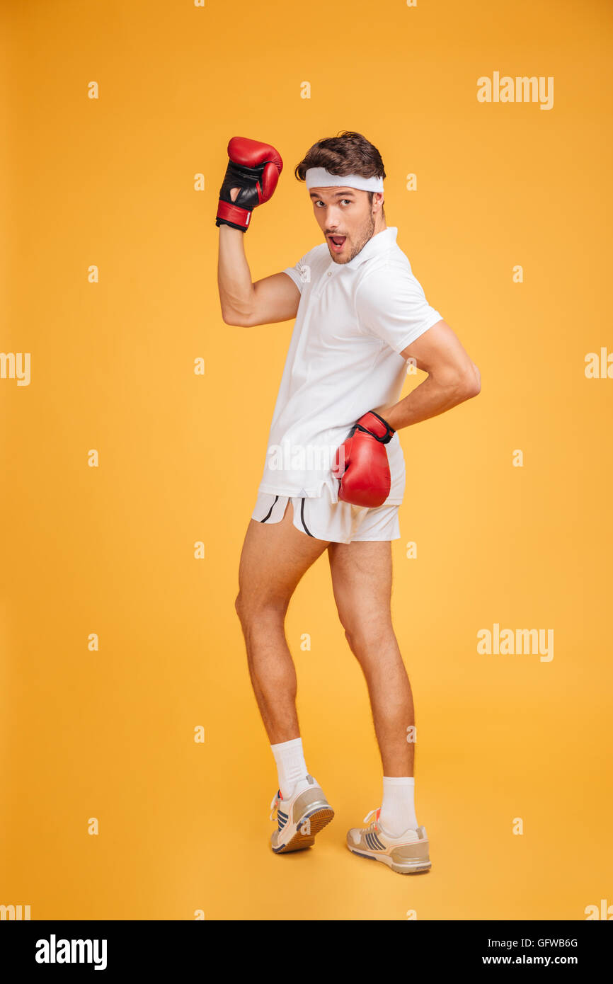 Mann lustiger boxer -Fotos und -Bildmaterial in hoher Auflösung – Alamy