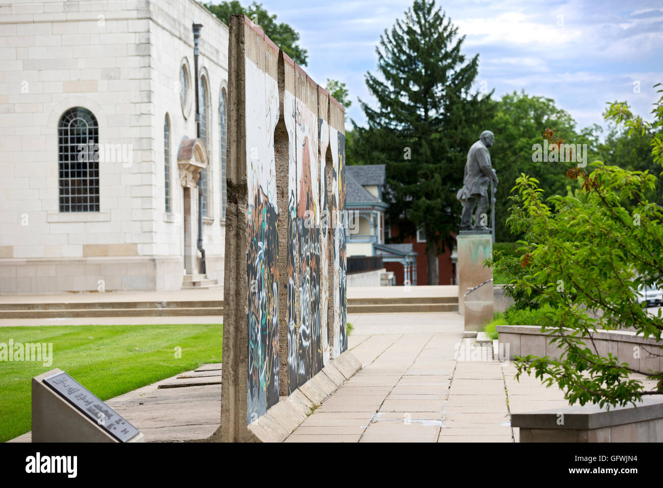 FULTON, MISSOURI – 1. Juli 2015: Ansicht der "Durchbruch" von Edwina Sandys und Bronze-Statue von Franta Belsky Stockfoto