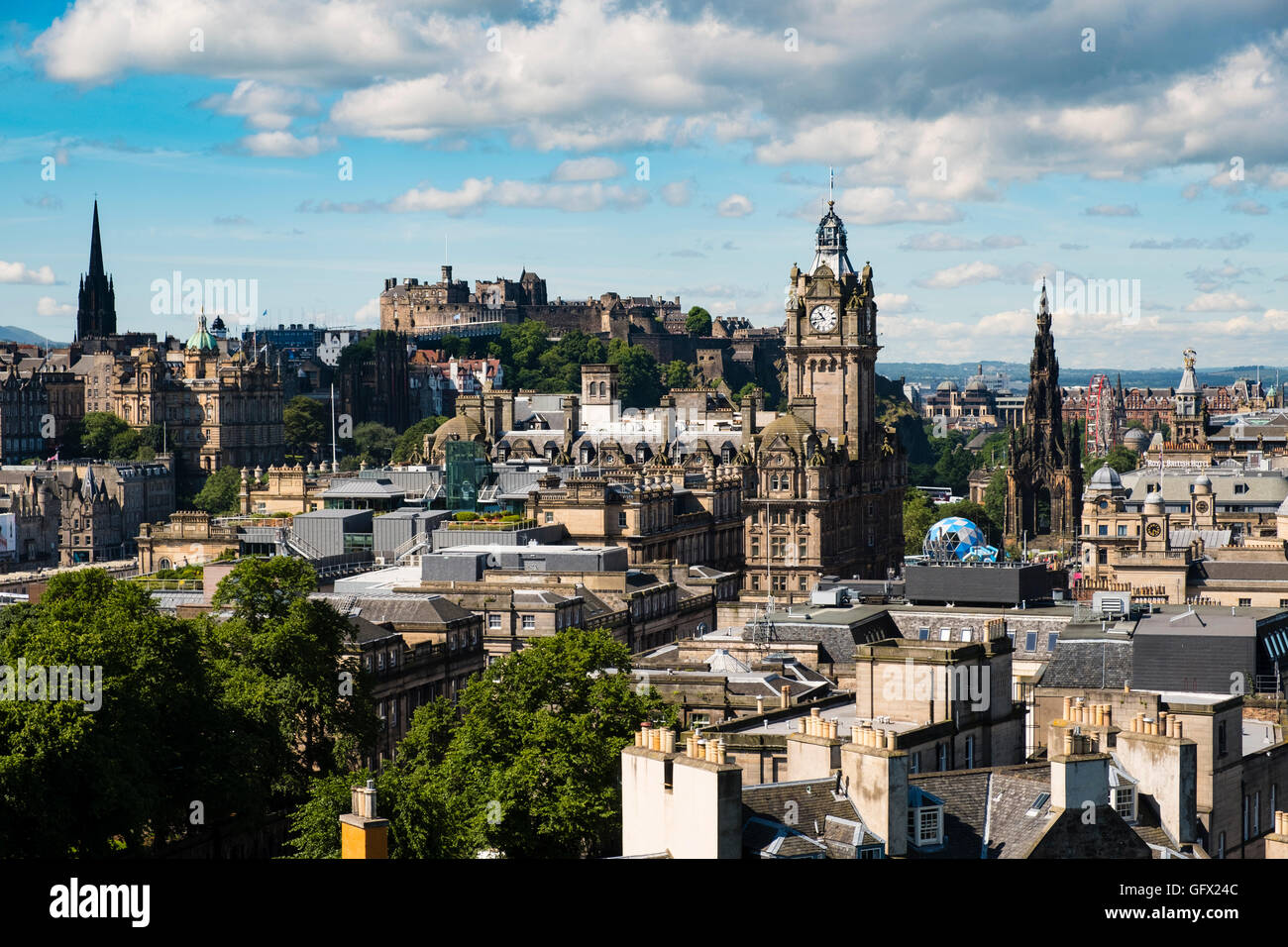 Skyline der Stadt von Edinburgh vom Calton Hill in Schottland, Vereinigtes Königreich Stockfoto Skyline der Stadt von Edinburgh vom Calton Hill in Schottland, Vereinigtes Königreich Stockfoto