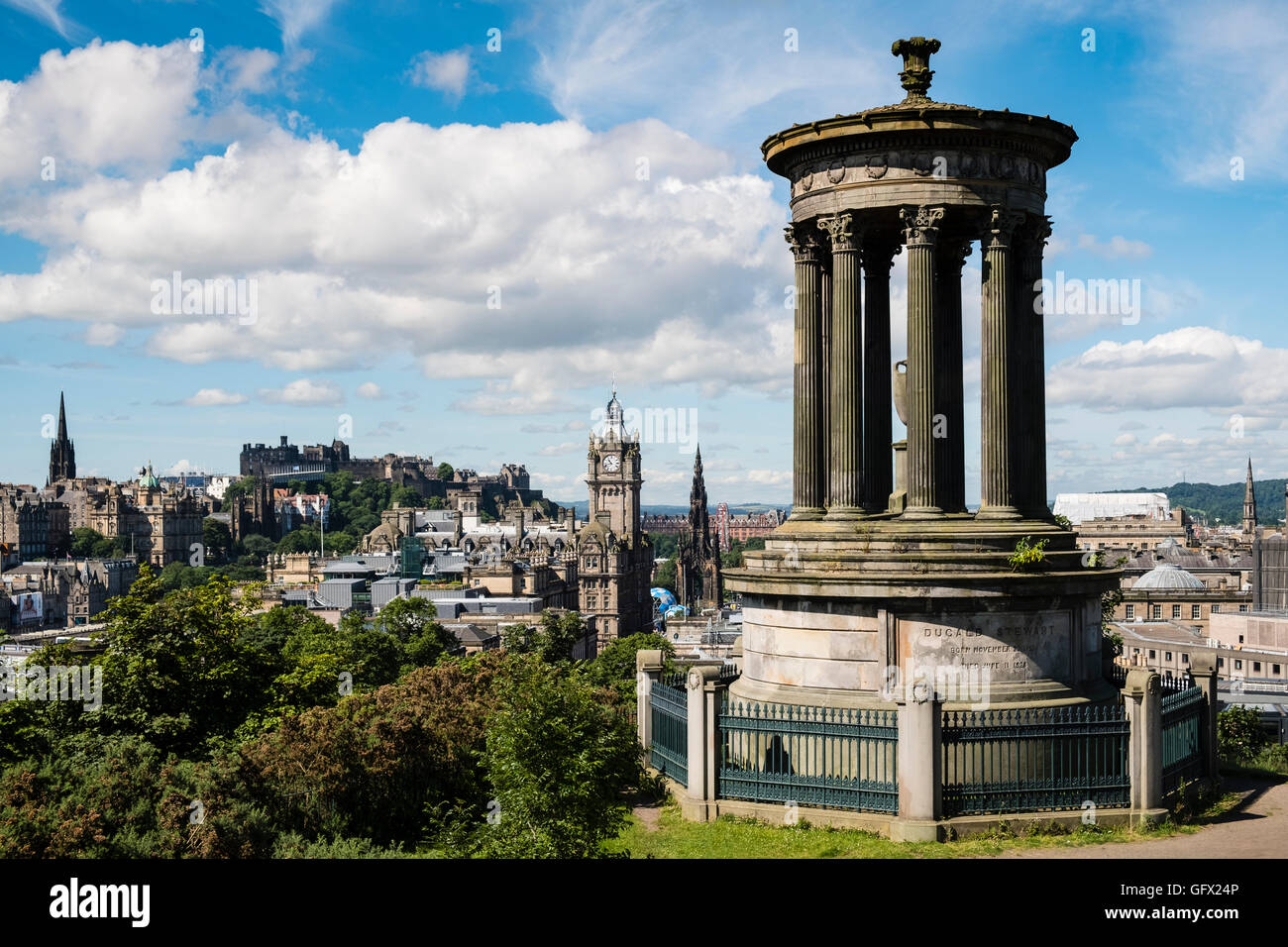 Skyline der Stadt von Edinburgh vom Calton Hill in Schottland, Vereinigtes Königreich Stockfoto Skyline der Stadt von Edinburgh vom Calton Hill in Schottland, Vereinigtes Königreich Stockfoto