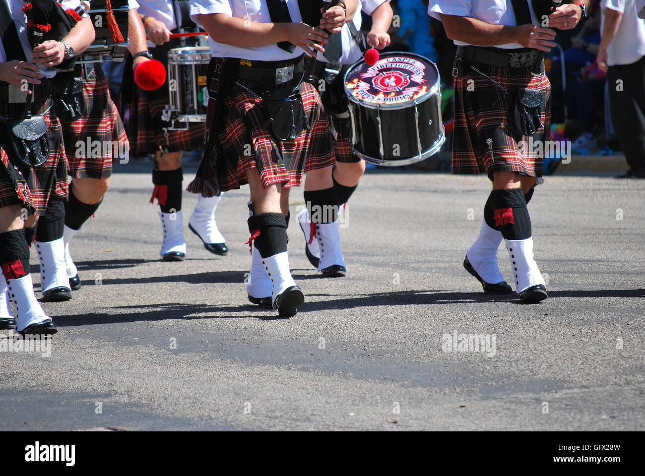 Schottische Band in einer Parade marschieren. Stockfoto