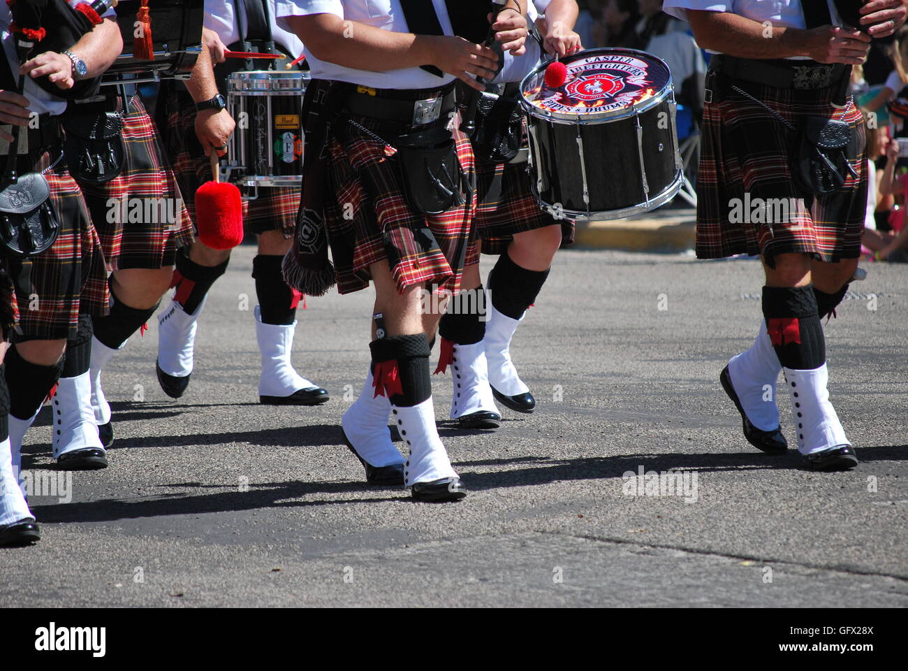 Schottische Band in einer Parade marschieren. Stockfoto