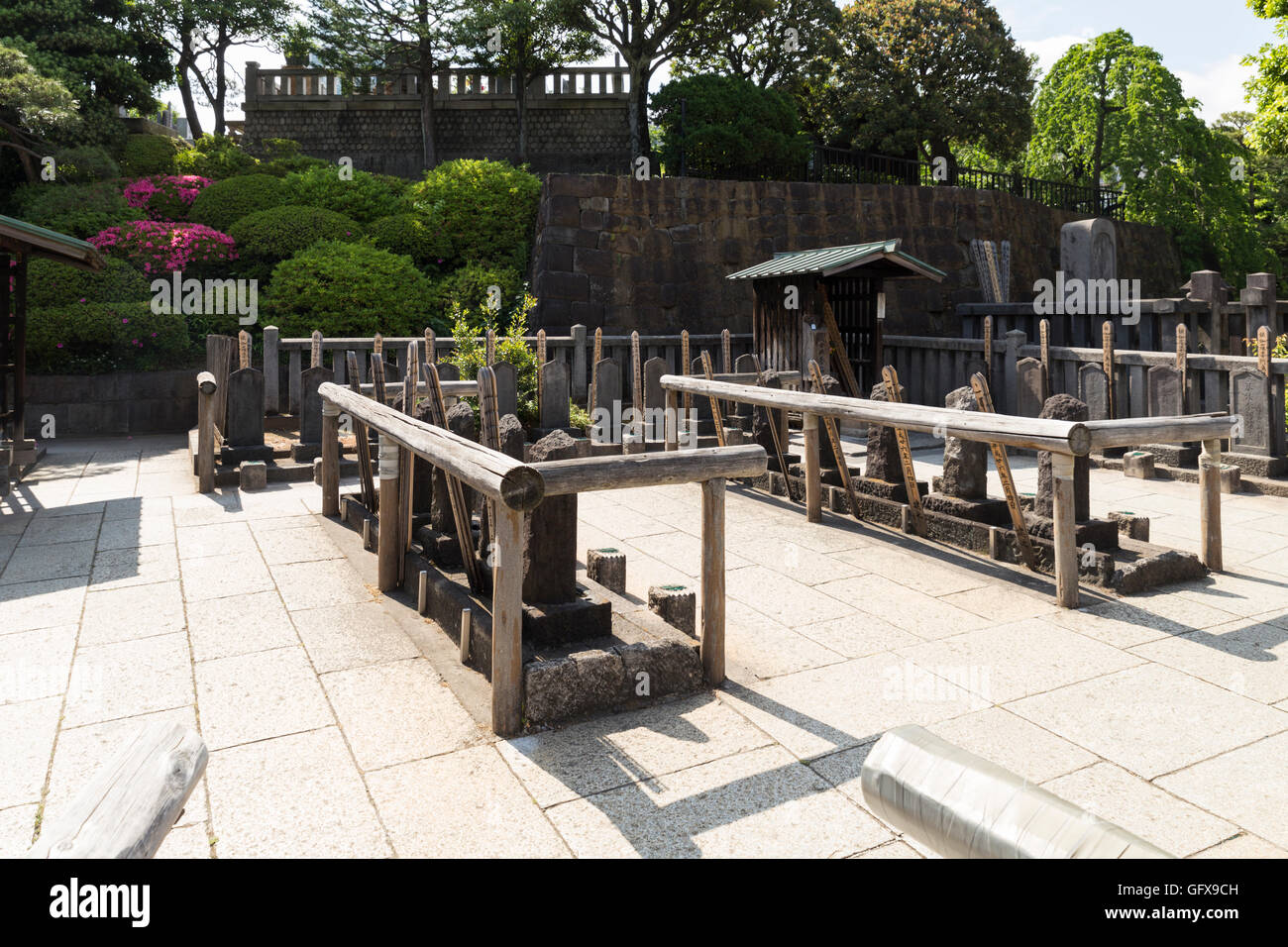 Die Graber Der Beruhmten 47 Ronin Im Sengakuji Tempel In Tokio Stockfotografie Alamy