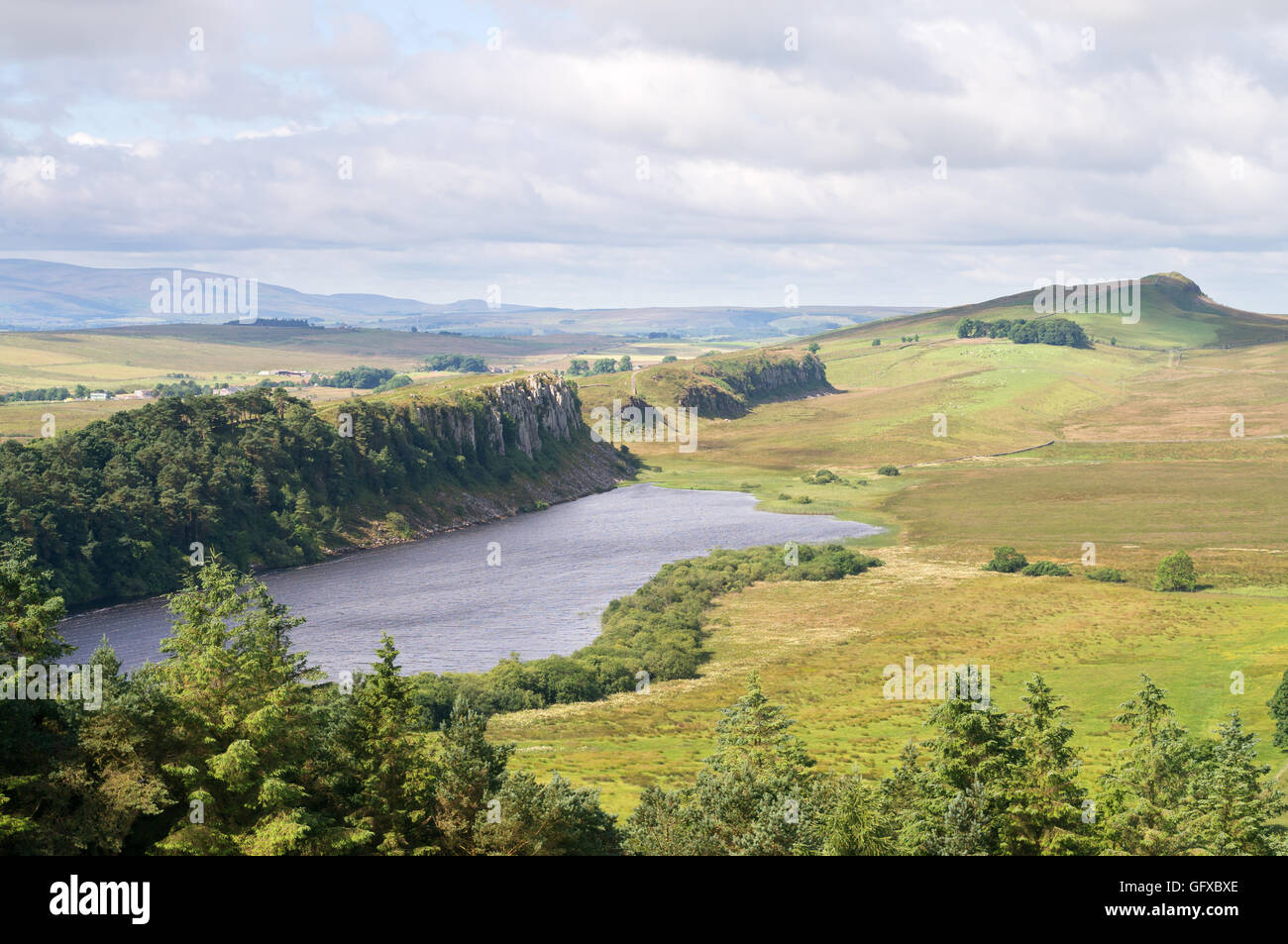 Blick vom Hadrianswall Blick nach Westen vom Hotbank Felsen in Richtung Crag Lough und Stahl Rigg, Northumberland, England, UK Stockfoto