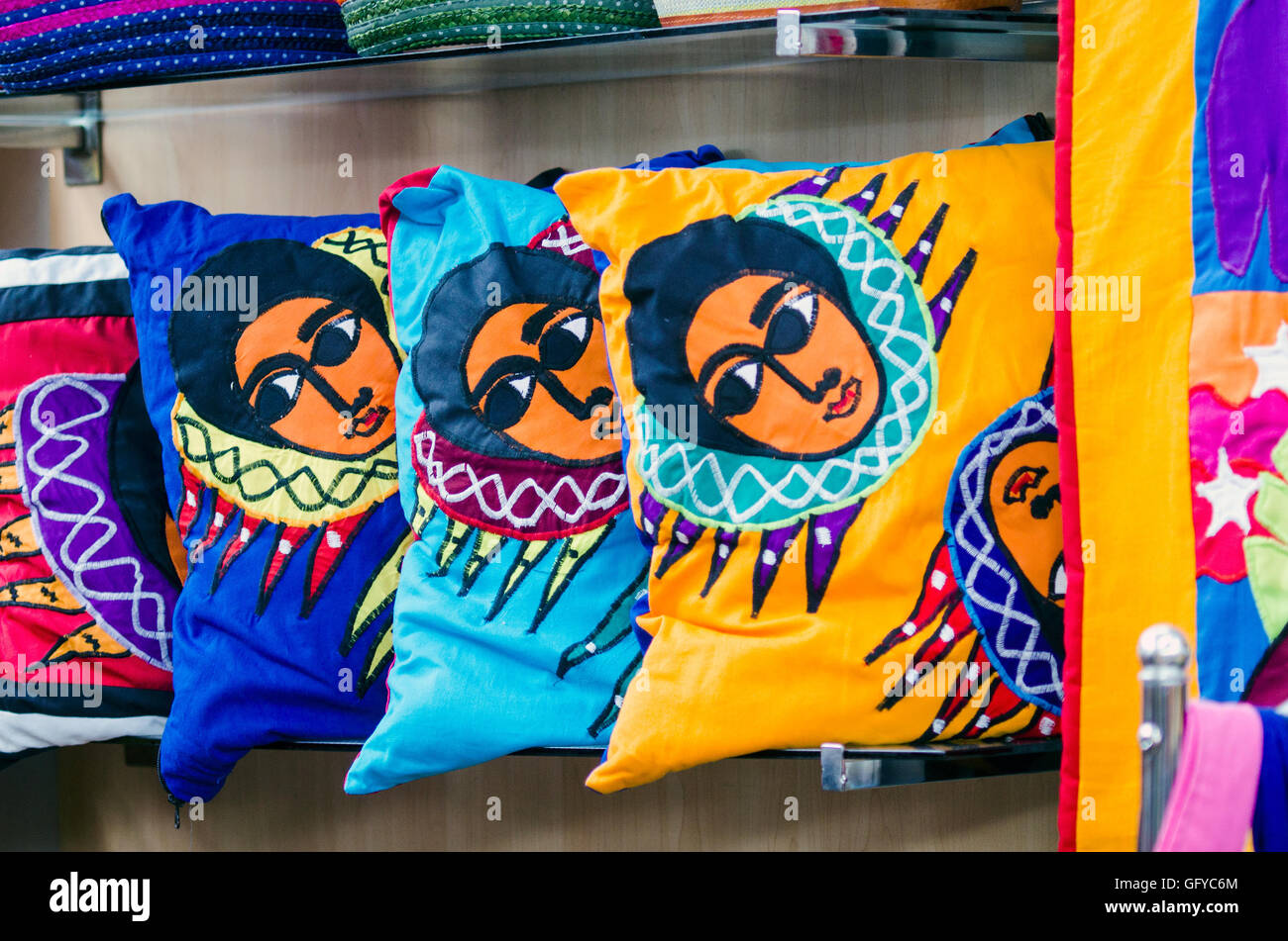 Kissen mit traditionellen religiösen Motiv, Handwerksbetrieb, internationalen Flughafen Addis Abeba, Äthiopien Stockfoto