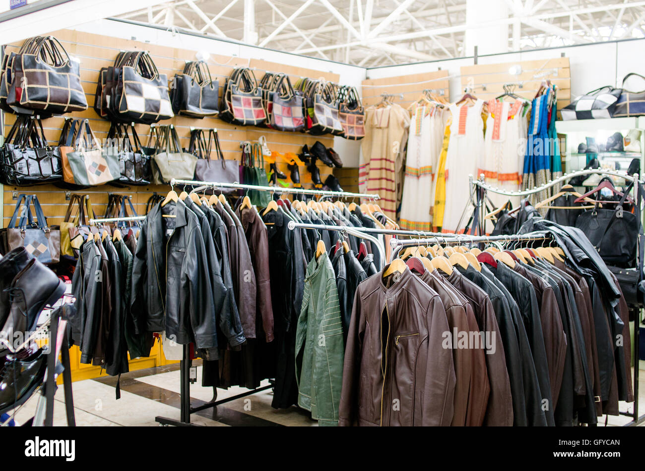 Leder waren Boutique, internationalen Flughafen Addis Abeba, Äthiopien Stockfoto